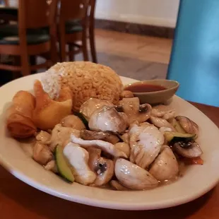 Mushroom chicken lunch special