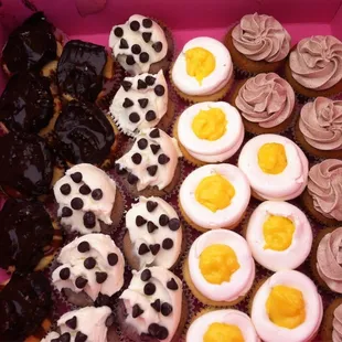 From left to right: Salted Caramel, Raspberry w/ Marscapone, Lemon Curd, Chocolate Cinnamon (I&apos;m pretty sure..)