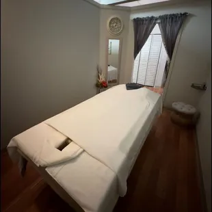 Big and comfortable massage table