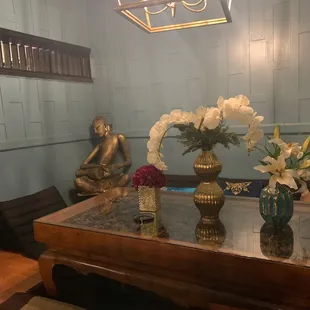 If you prefer to sit on the floor to eat you can do that here