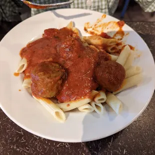 Kid&apos;s penne pasta and meatballs