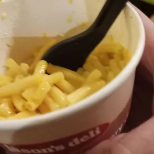 Nasty cold tasteless KRAFT MICROWAVEABLE MAC AND CHEESE! WTFlip?!?
