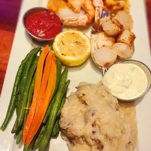 BROILED SEAFOOD PLATTER