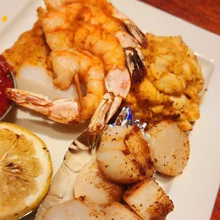 BROILED SEAFOOD PLATTER
