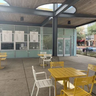 Order window and seating area