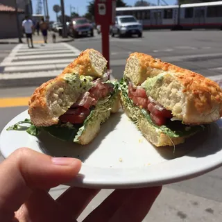 Pesto Veggie Bagel