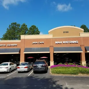 the outside of the restaurant
