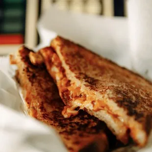 Tomato Basil Pesto Grilled Cheese