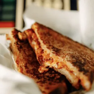 Tomato Basil Pesto Grilled Cheese
