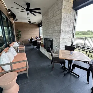 Covered outside patio &amp; fireplace