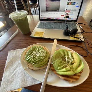 Bagel W Avacado