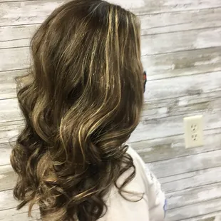 Foils and Balayage create a fresh Summer vibe.