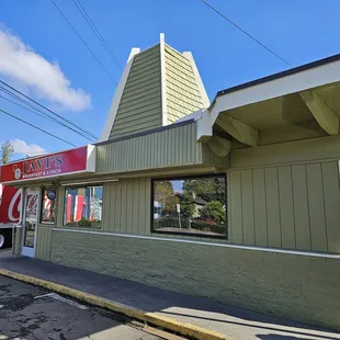 the outside of the restaurant