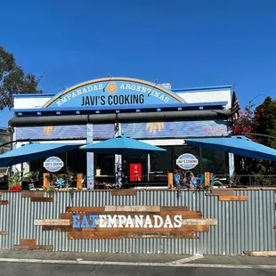 ramen and noodles, outside