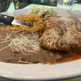 Red chicken enchiladas