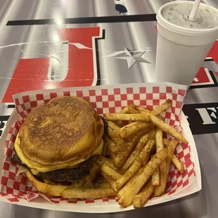 Cheese burger Cajun Fries