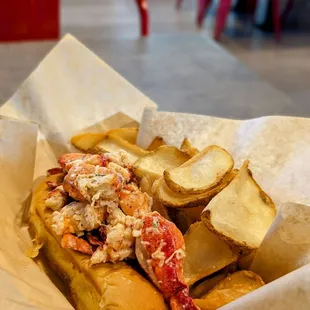 Lobster Lover&apos;s Roll