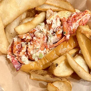 Lobster Lover&apos;s Roll DELICIOUS - November 2, 2023