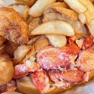 Lobster Roll Basket with added Fried Shrimp DELICIOUS - December 4, 2023