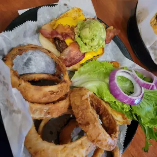 Hamburger with onion rings