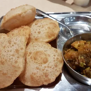 Undhiyu Puri