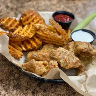 Boneless wings and fries