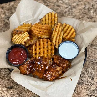 Boneless wings and fries