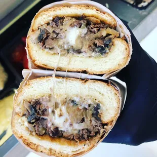 MUSHROOM CHEESESTEAK