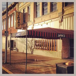 the outside of a restaurant