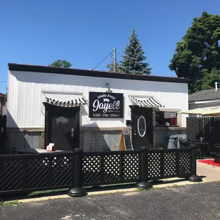 Jayell Smokehouse, located directly to the left of the Buscemis