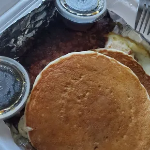 Corned beef hash, 2 eggs &amp; pancakes