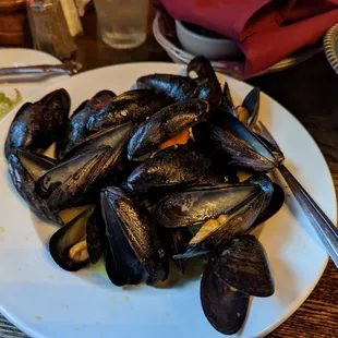 a plate of steamed mussels