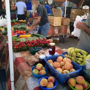 MARKETPLACE AT ARMSTRONG PARK: farmers' market and homemade foods. (Outside the Gate)