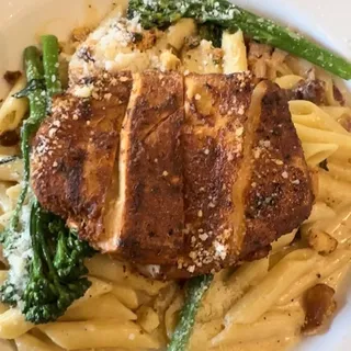 Spicy Grilled Chicken "Macaroni & Cheese" Bowl
