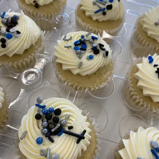 cupcakes with white frosting and blue sprinkles