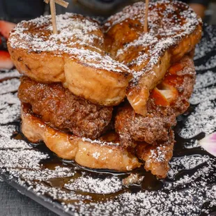 french toast with strawberries and powdered sugar