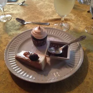 dessert, cupcakes, food