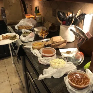 ows a man holding a plate of food