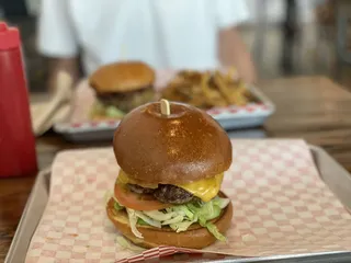 Burger 82