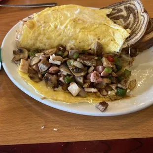 The inside of Masters Omelette!!! Came with rye bread &amp; hash browns!!! Excellent!!!!