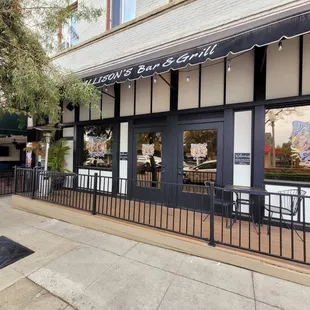 the outside of the restaurant