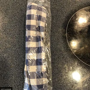 Who has such fancy napkins?! The GUYS do!!!