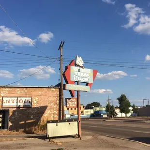 a sign for a restaurant