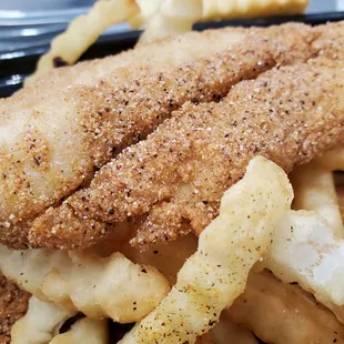 This place is very clean, nice décor, friendly service and my food was ready in 15 minutes. I ordered whiting which came with fries.