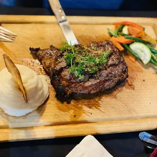 12 oz Rib-eye steak with garlic mash potatoes and vegetables