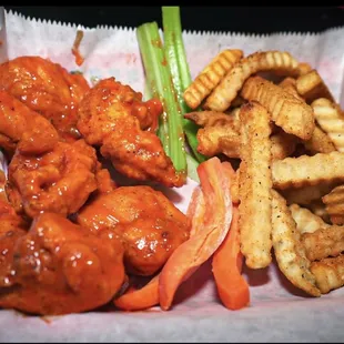 food, fried chicken, bbq wings, poultry, fried chicken wings, chicken, bbq chicken, chicken wings and fried chicken, chicken wings