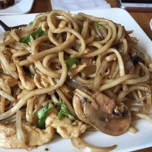 Chicken Lo Mein