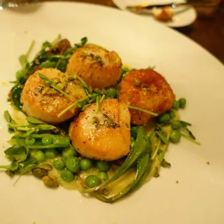 Caramelized Diver Scallops*