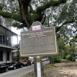 Slavetrade was abolished 1808 Within ONE block radius were offices, showrooms and slave pens of over a dozen slave trading firms