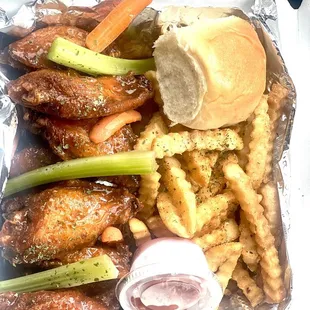 The best wings I&apos;ve had in Memphis since I&apos;ve moved here. Small intimate spot. Staff is extremely personable, food is made to order.